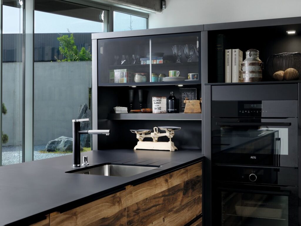 Cocina negra en Santiago de Compostela