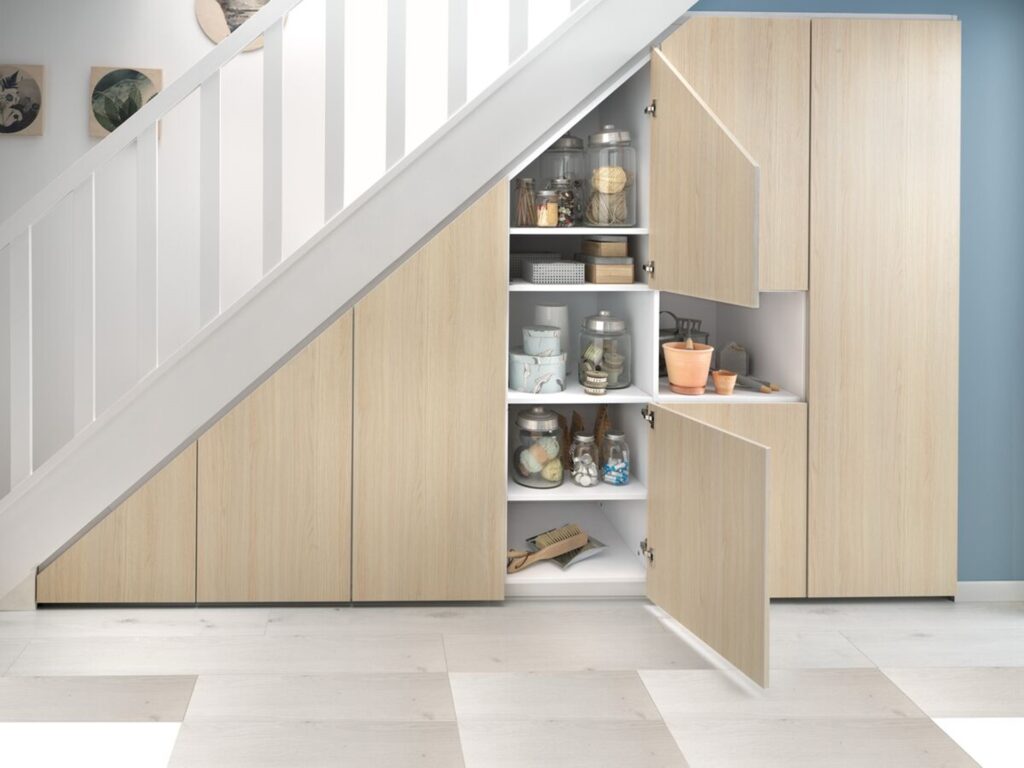 Mueble debajo escalera